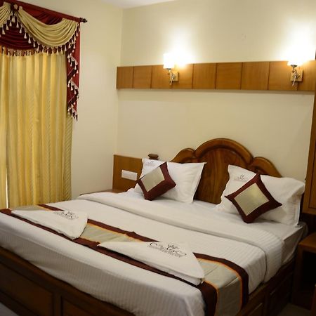Hotel Vasantham Palace Ooty Exterior photo