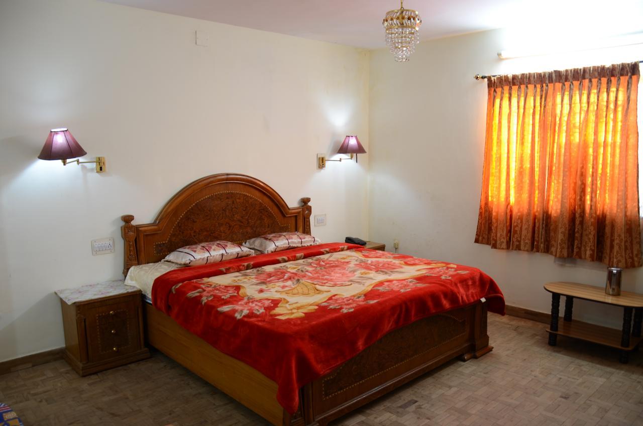 Hotel Vasantham Palace Ooty Exterior photo