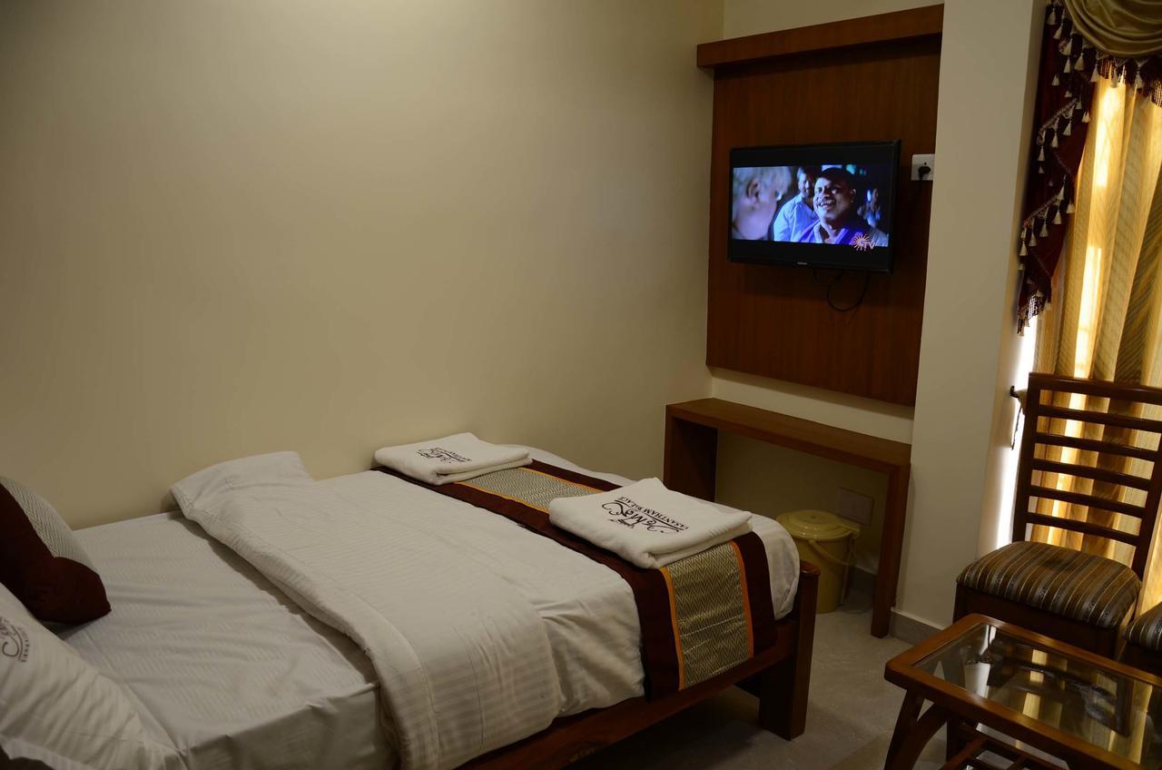 Hotel Vasantham Palace Ooty Exterior photo